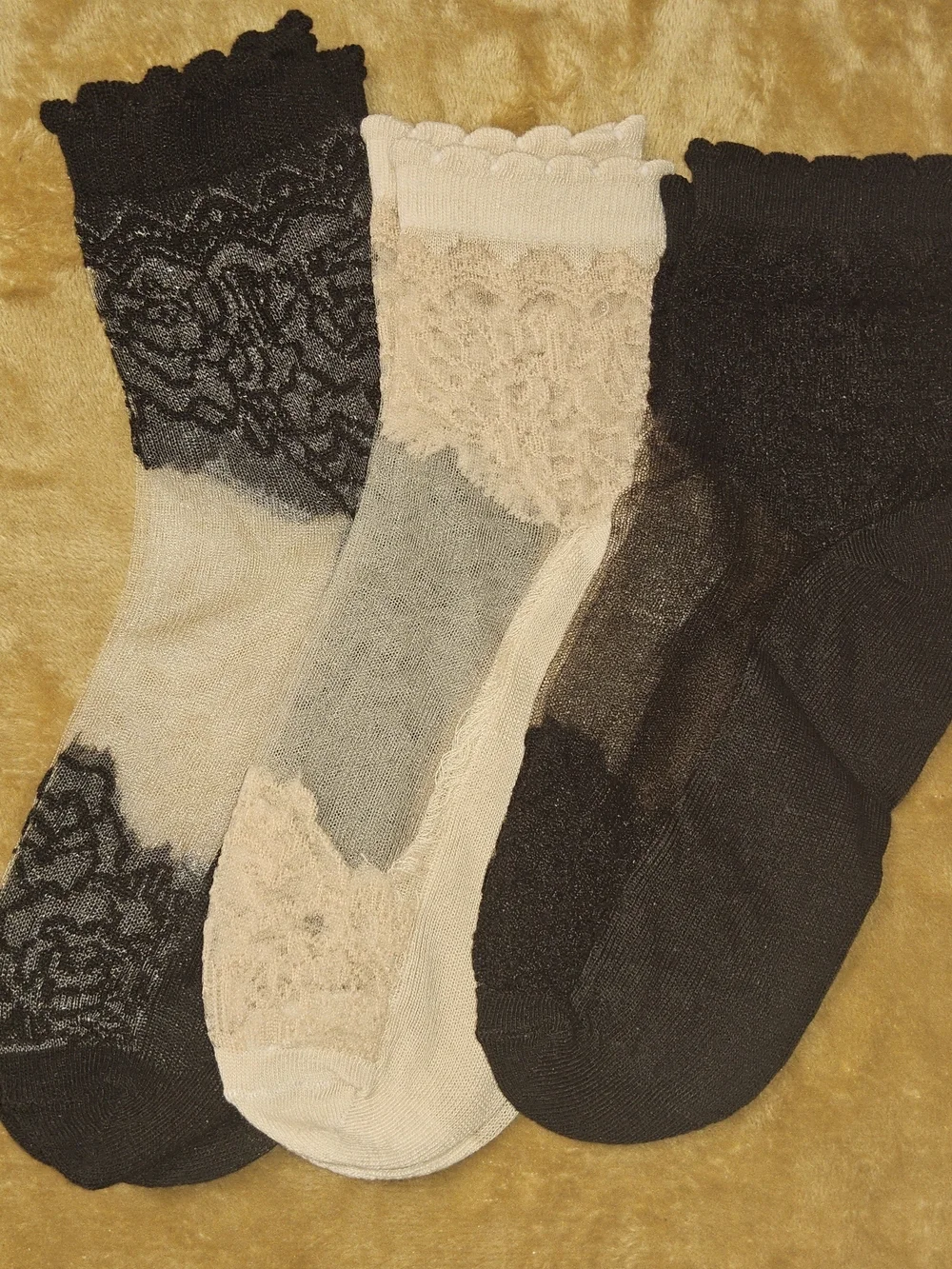 3-Pack Random Sheer Lace Mesh Ruffle Ankle Socks - Black & Beige